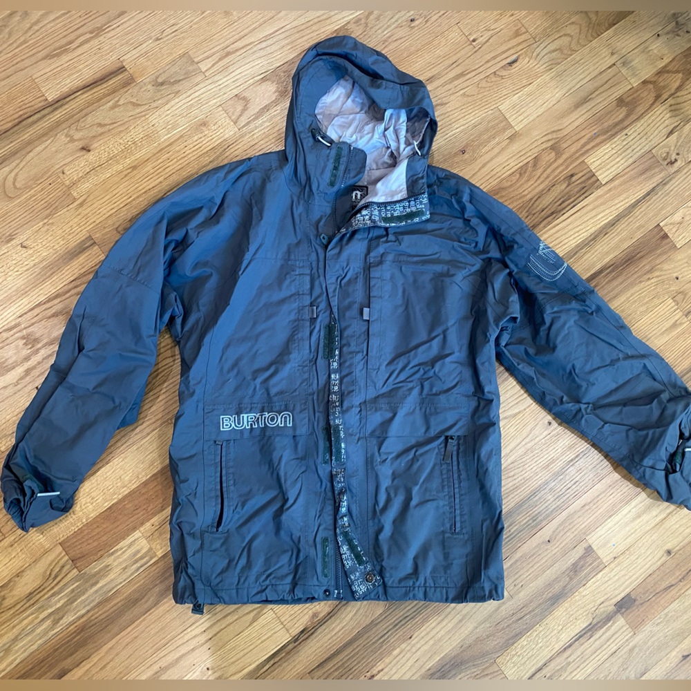 Burton men’s sz m gray snowboarding jacket. Used but good condition.